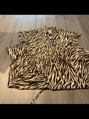 Zebra Print Short Sleeve Two Piece Set in Brown and Cream